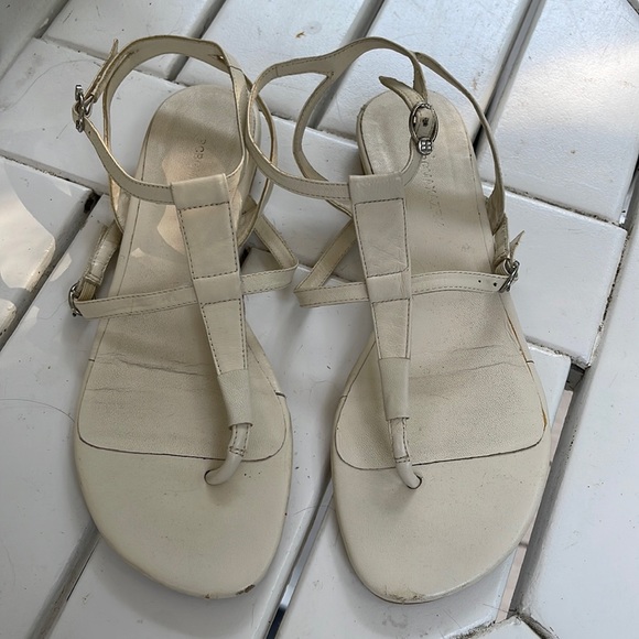 BCBGMAXAZRIA cream gladiator flat leather sandal - Picture 1 of 6